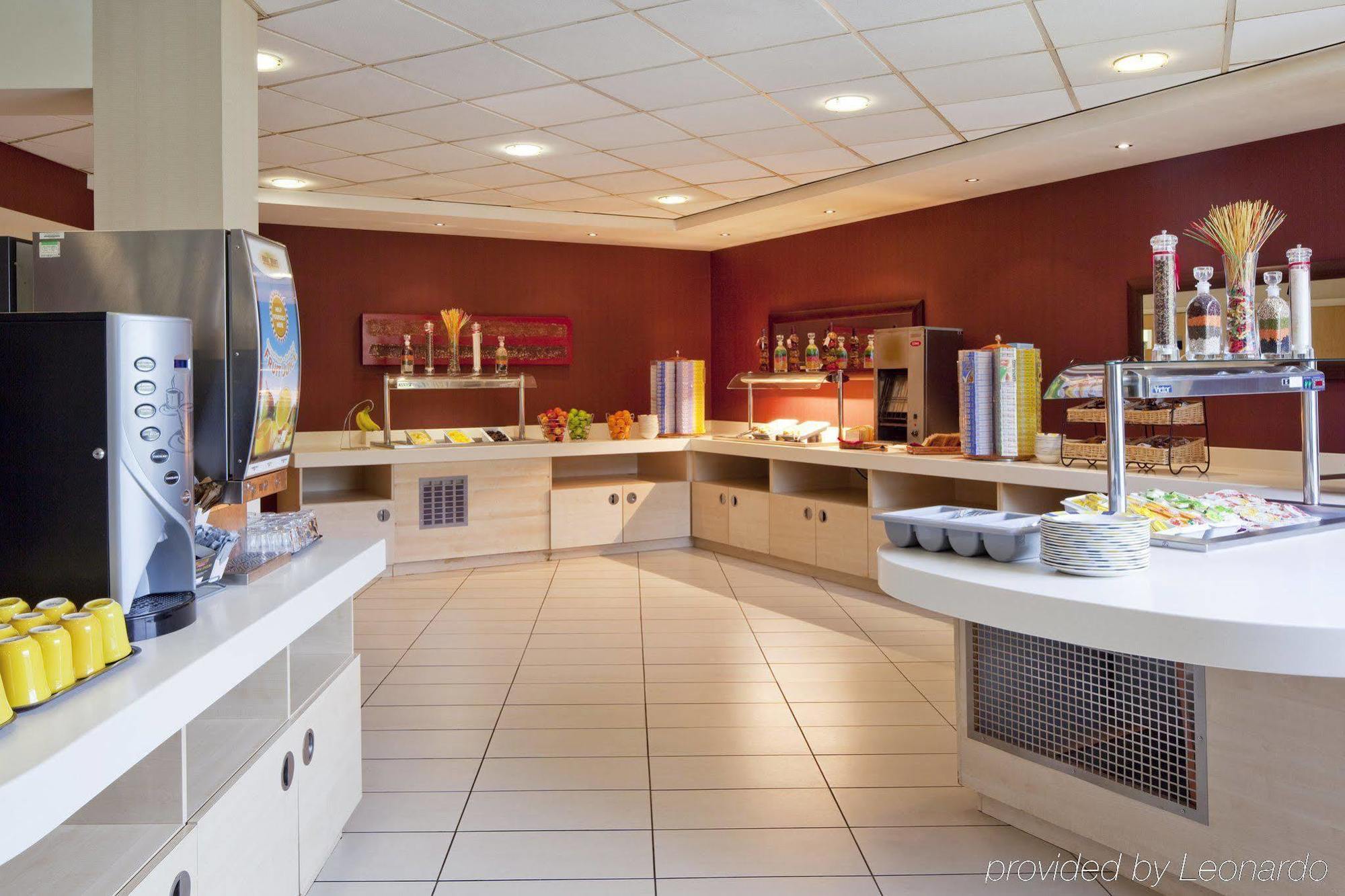 Holiday Inn Express London Stansted Airport, An Ihg Hotel Stansted Mountfitchet Restaurant bilde