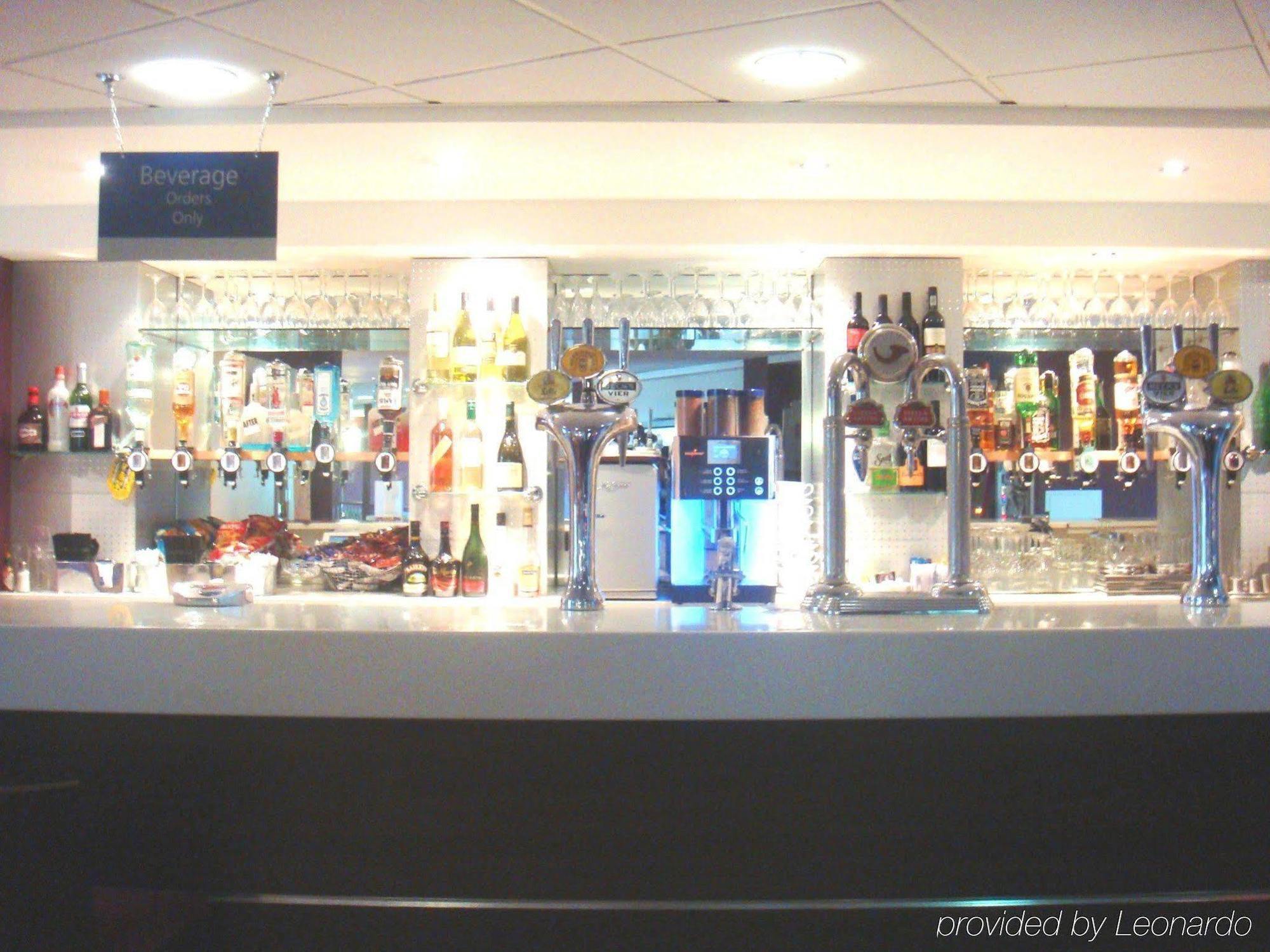 Holiday Inn Express London Stansted Airport, An Ihg Hotel Stansted Mountfitchet Eksteriør bilde